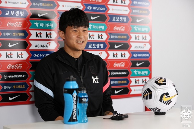 축구대표팀 수비수 김민재가 7일 경기도 파주국가대표트레이닝센터(NFC)에서 진행된 화상 기자회견에서 질문에 답하고 있다. 사진=대한축구협회 제공