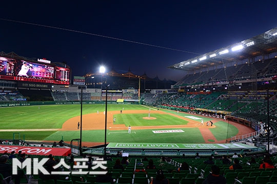 프로야구선수협회가 7일 프로야구 관중 입장 확대와 관람석 내 음식물 취식 허용이 필요하다는 성명서를 발표했다. 사진=MK스포츠 DB