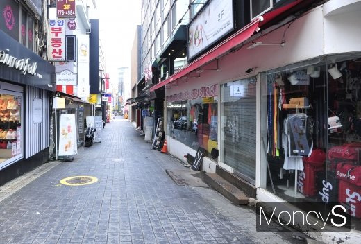 고용원을 1명 이상 둔 자영업자가 신종 코로나바이러스 감염증(코로나19) 확산 이전과 비교해 10% 이상 줄어든 것으로 나타났다. 사진은 지난해 8월 서울 명동거리가 한산한 모습을 보이는 모습./사진=장동규 기자