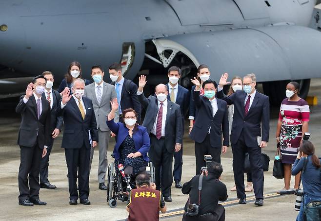 대만에 도착한 미국 연방 상원의원단. 연합뉴스