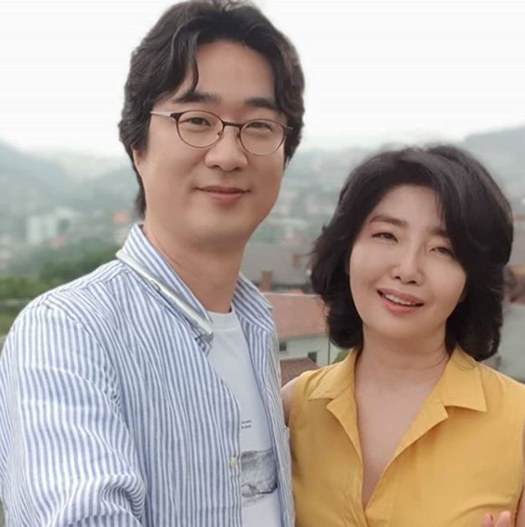 의학박사 출신 방송인 홍혜걸(왼쪽)씨와 아내 여에스더씨. /인스타그램