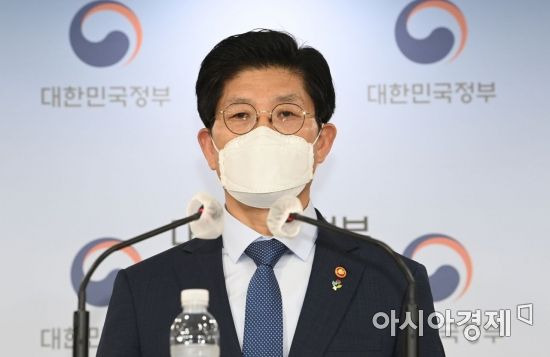 노형욱 국토교통부 장관이 7일 서울 종로구 정부서울청사에서 한국토지주택공사(LH) 혁신방안 관계부처 합동 브리핑을 하고 있다./김현민 기자 kimhyun81@