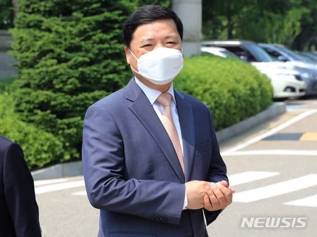 [인천=뉴시스] 김동영 기자 = 고흥(51·사법연수원24기) 인천지방검찰청장이 9일 오전 퇴임식에서 “국민의 부서진 마음까지 헤아릴 수 있는 검찰이 됐으면 좋겠다”고 밝혔다. 2021. 6. 9. (사진=인천지방검찰청 제공)