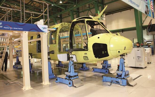 카이 헬기 조립라인에서 국산 기동헬기 ‘수리온’이 조립되고 있다.