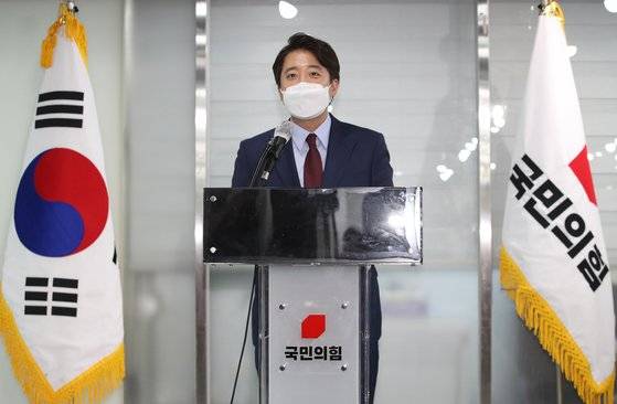 이준석 대표가 20일 오후 서울 여의도 국민의힘 당사에서 당대표 출마 선언을 하고 있다. 오종택 기자
