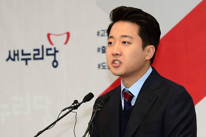 2016년 1월 24일 이준석 새누리당 비상대책위원이 서울 여의도 당사에서 기자회견을 열고 20대 총선에서 서울 노원병에 출마하겠다고 공식 선언하고 있다. 중앙포토