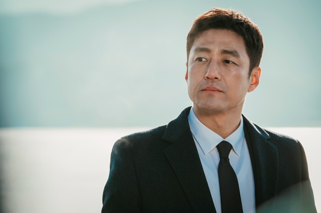 Undercover Ji Jin-hee and Kim Hyun-joo delivered the final meeting of the show and the final greeting.JTBC gilt drama Undercover (directed by Song Hyun-wook, the plays Song Ja-hoon and Baek Chul-hyun, production story TV and JTBC Studio) have left only two times to End.Undercover depicted the limited Express (=Lee Seok-gyu/Ji Jin-hee) who had been hiding his identity, the misguided fate of Choi Yeon-su (Kim Hyun-joo) who had lived with his beliefs, and the fierce struggle with the forces that shook them.Even in the intensely swirling Danger, the struggle of the two to keep their family and beliefs heated up the house theater.Limited Express, which abandoned everything and Choices love, was harsh at the price of the lie: attention is focused on the Choices of two people facing all the truth.Limited Express, Choi Yeon-su, enters a last-minute showdown to catch Lim Hyung-rak (Heo Jun-ho), who is behind evil.Indeed, Limited Express will regain a happy life with his family, and Choi Yeon-su will be able to move forward without shaking toward a just world.Attention is drawn to the final round of those who have repeatedly counterattacked and counterattacked.Ji Jin-hee and Kim Hyun-joo sent a message to watch and encourage the city to see the last meeting ahead of the final meeting.Ji Jin-hee drew a grueling and desperate struggle of Limited Express (=Lee Seok-gyu) with a limitless transform.Hot Summer Days, who went to and from Lee Seok-gyu, an elite agents instincts in the most Limited Express, an ordinary husband and father, led the acclaim.Ji Jin-hee said, This time last year, many actors and staff gathered together for Undercover.Its been a year or so before the last broadcast, but it seems to be unfamiliar moments.I think I have been able to concentrate more on Limited Express because of the efforts of my team members over the past time. Limited Express, Choi Yeon-su, spent a stormy time with events that shook the whole peaceful life.I hope you will feel the stickiness of the flowering people in Danger how the two people who have reached their peak will overcome.It is likely to be a final step to rethink the meaning of the name family that unites them despite many hardships, he said, adding that he raised expectations for the final session.Undercover was a Top Model to me.Like Limited Express, which ran fiercely for loved ones, it seems that he was working on the filming with a boiling heart. I hope that the heart will be well communicated to the house theater.I would like to thank you again and I hope you will be with me until the last broadcast. Kim Hyun-joo once again proved the true value of the believer Actor.He melted the confused feelings of Choi Yeon-su, who learned the shocking reality of her husband Limited Express through detailed Hot Summer Days that crossed explosion and moderation.In particular, Kim Hyun-joos soft charisma, which completed Choi Yeon-su, the incarnation of justice and truth, led to the absolute support of viewers by enhancing the characters persuasiveness.Kim Hyun-joo said, It has already passed so fast that it feels like End is coming early because there is a lot of regret.He also pointed out the last point of view with the question Limited Express and Choi Yeon-su, what will happen to their families?Kim Hyun-joo said, Will you see if the Limited Express, which has no more secrets or identity to hide, can protect your family from danger, and whether Choi Yeon-su, in the terrible reality and shattered faith, can forgive and accept Limited Express?Finally, I would like to express my gratitude to all viewers who have watched Undercover, and to fans who have sent generous support and love.I would like to ask for your attention and viewing until the end. 