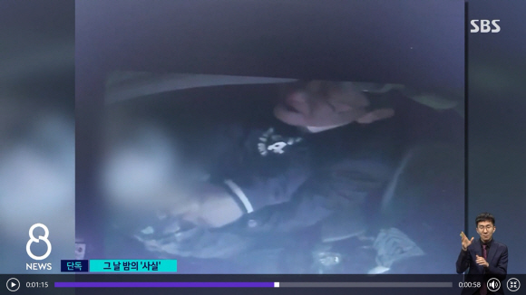- 이용구(오른쪽) 법무부 차관이 지난해 11월 6일 밤 술에 취해 운전석에 앉은 택시기사의 멱살을 잡는 장면이 녹화된 택시 블랙박스 영상.SBS 뉴스 캡처