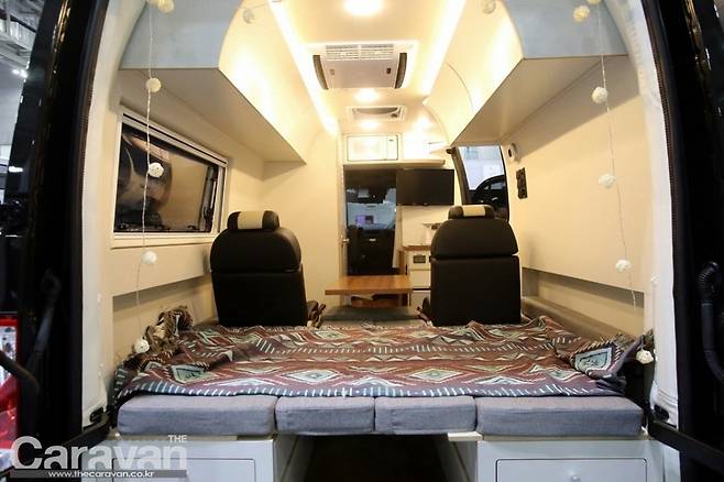 2인에서 최대 5인 탑승 구성을 선택할 수 있다