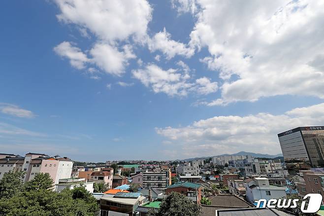 12일 충북·세종지역은 오전부터 차차 맑아지겠다.(사진은 기사 내용과 무관함)/© 뉴스1