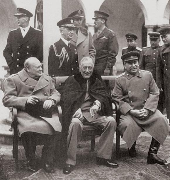 1945년 2월 얄타회담의 주역들. 왼쪽부터 영국의 윈스턴 처칠, 미국의 프랭클린 루스벨트, 소련의 이오시프 스탈린. 한국일보 자료사진