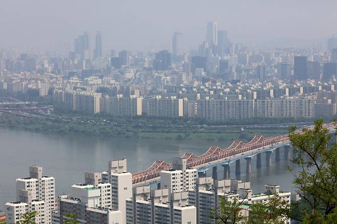 서울 중구 매봉산에서 바라본 서울 시내 모습 [연합]