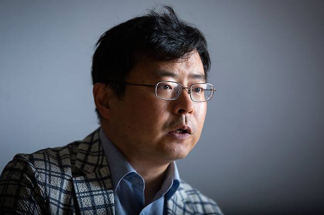 ⓒ시사IN 신선영1970년대 유신 정권이 조작한 ‘인민혁명당 재건위원회’ 사건의 피해자 이창복씨의 장남 이송우씨. 그는 시인으로도 활동하고 있다.