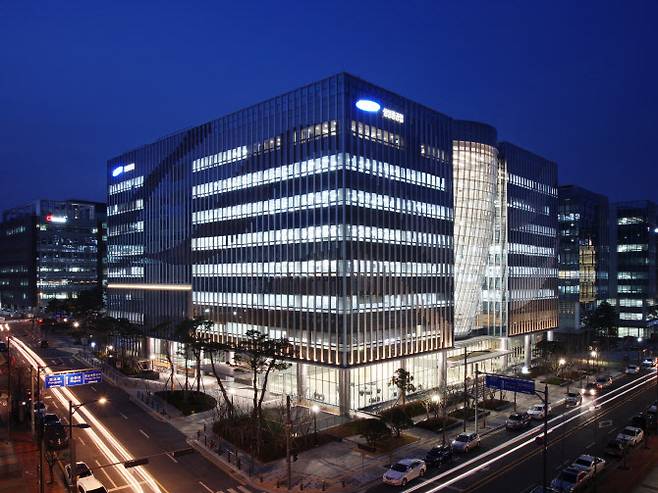 ▲뱃머리를 형상화해 설계한 삼성중공업 판교 R&D 센터. (사진=삼성중공업)