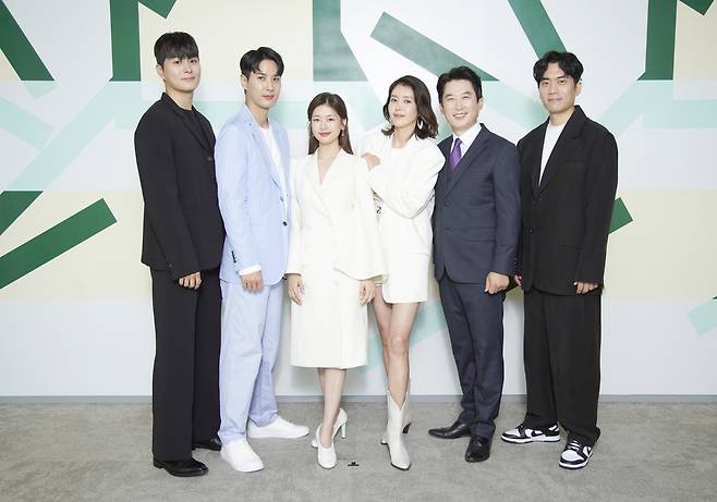 정건주, 김지석, 정소민, 채정안, 김원해, 안창환