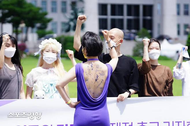 류호정 의원이 발의한 ‘타투업법 제정안’은 타투업에 대한 정의와 함께 신고된 업소에서 자격이 인정된 타투이스트만 시술할 수 있도록 하는 내용이 담겼다.