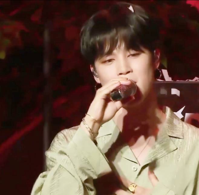 '블랙홀급 별가루 음색' 방탄소년단 지민, 日CDTV 라이브 아름다운 음색+초고음 폭발..'퍼펙트 보컬'