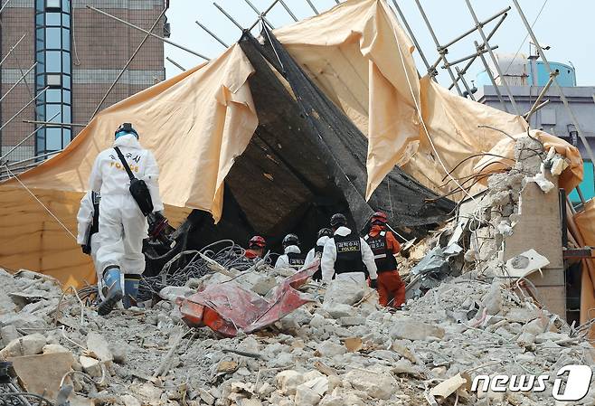 지난 2019년 7월 발생한 서울 강남구 잠원동 건물붕괴 사고. 2019.7.5/뉴스1 © News1