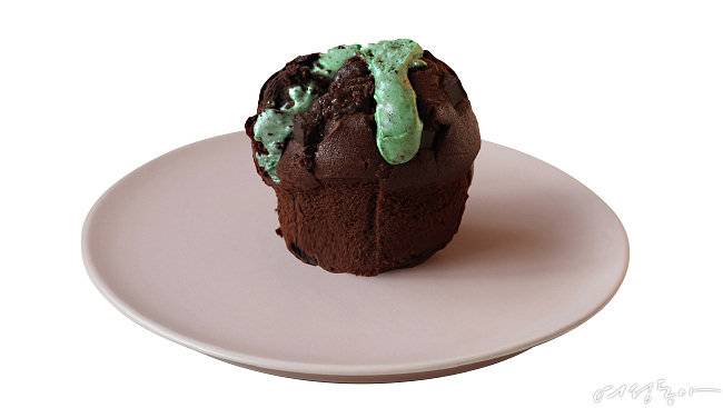 오르랔베이커리의 민트초코 크림머핀.