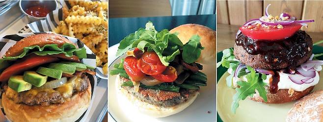 육즙 가득한 패티에 이어 '비건' 패티도 버거의 인기를 돋웠다. 다운타우너의 '아보카도 버거'(다운타우너 제공) / 콩 패티가 들어간 쌀롱 딜리셔스의 ‘비건버거'(쌀롱 딜리셔스 제공)