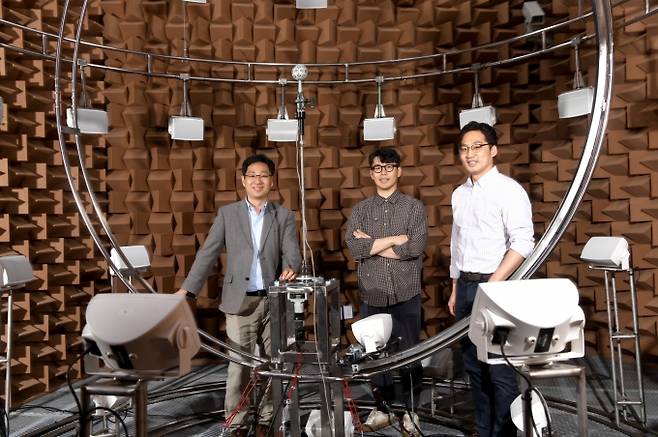 KRISS-포스텍 공동연구팀. (왼쪽부터) 포스텍 이승철 교수, 포스텍 이수영 학생, KRISS 장지호 책임연구원. [사진=KRISS]