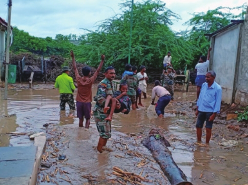 2019년 몬순 기후대에 속하는 인도에서는 200여 명의 사망자를 낸 폭우가 내렸다. 기후학자들은 스코펙스(SCoPEx)가 몬순 기후를 교란해 개발도상국에 큰 피해를 입힐 수 있다고 경고한다. 연합뉴스 제공
