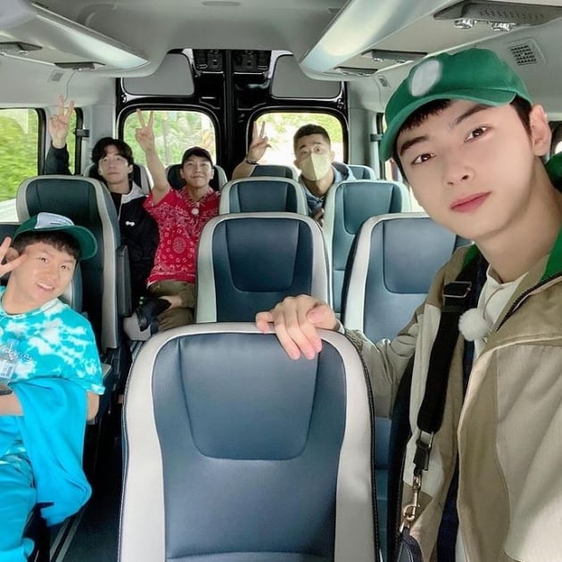 Cha Eun-woo of Group Astro remembered SBS All The Butlers.Cha Eun-woo posted several photos on his SNS account on the 21st with an article entitled All The Butlers.The photo shows the members of All The Butlers who visited Ulleungdo.This is the day I filmed the last trip of five men saying goodbye to Ulleungdo who met Master Lee Jang-hee.The members of All The Butlers are leaving memories in the car. The five people posed with a smile.The netizens who watched the post responded such as I had a lot of trouble, Thanks to All The Butlers fun, I have been working hard and I will continue to support.Meanwhile, Cha Eun-woo got off at the end of All The Butlers, which aired on Tuesday, saying: The time we were together was really fun and happy.I learned a lot from my master, but I learned more from my brothers.My brothers are my masters, he said. I will devote myself to becoming a brother who can not be seen by others while running harder as Cha Eun-woo 