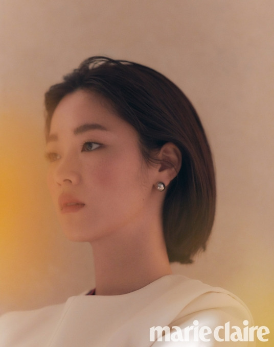 전여빈이 ‘마리끌레르’ 7월호와 함께 진행한 화보가 공개됐다. [사진=마리끌레르]
