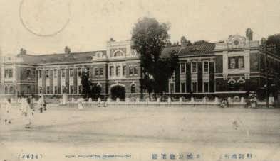 일제강점기 시기인 1910년부터~ 1967년까지 옛 의정부 터 자리에는 옛 경기도청, 1967년부터 1989년까지는 내무부 건물, 1989년부터 1997년까지는 정부합동 민원실, 1997년부터 2016년 까지는 시민열린마당이 차례로 자리했었다. 사진은 일제강점기의 옛 경기도청의 모습. [사진 서울시]