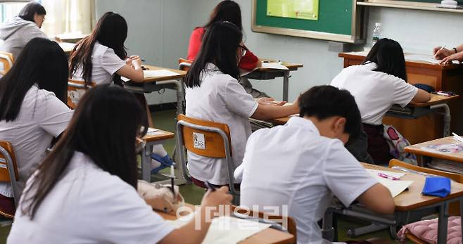 국가수준 학업성취도평가를 치르는 학생들(사진=뉴시스)