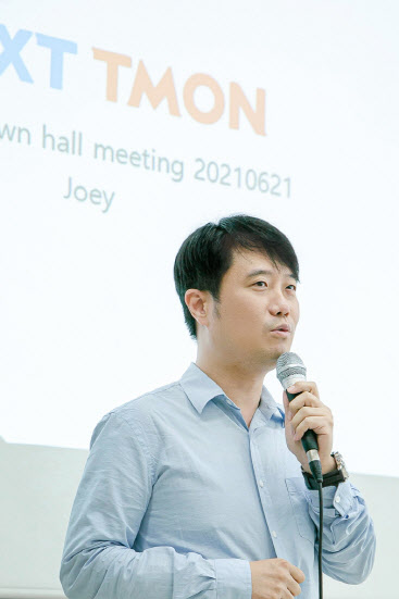 장윤석 티몬 대표가 21일 오후 서울 강남구 티몬사옥에서 열린 타운홀미팅에서 발표하고 있다(사진=티몬)
