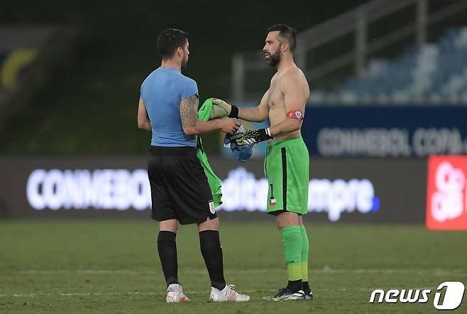 우루과이와 칠레가 1-1로 비겼다. © AFP=뉴스1