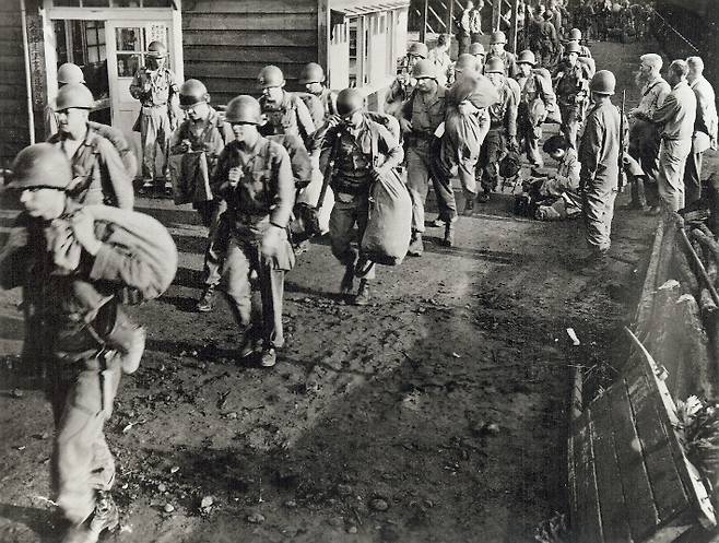 6·25 한국전쟁 발발 직후인 지난 1950년 7월 대전역에 도착한 미군 중심의 유엔연합군 스미스부대의 모습. 오산 죽미령 평화공원 제공