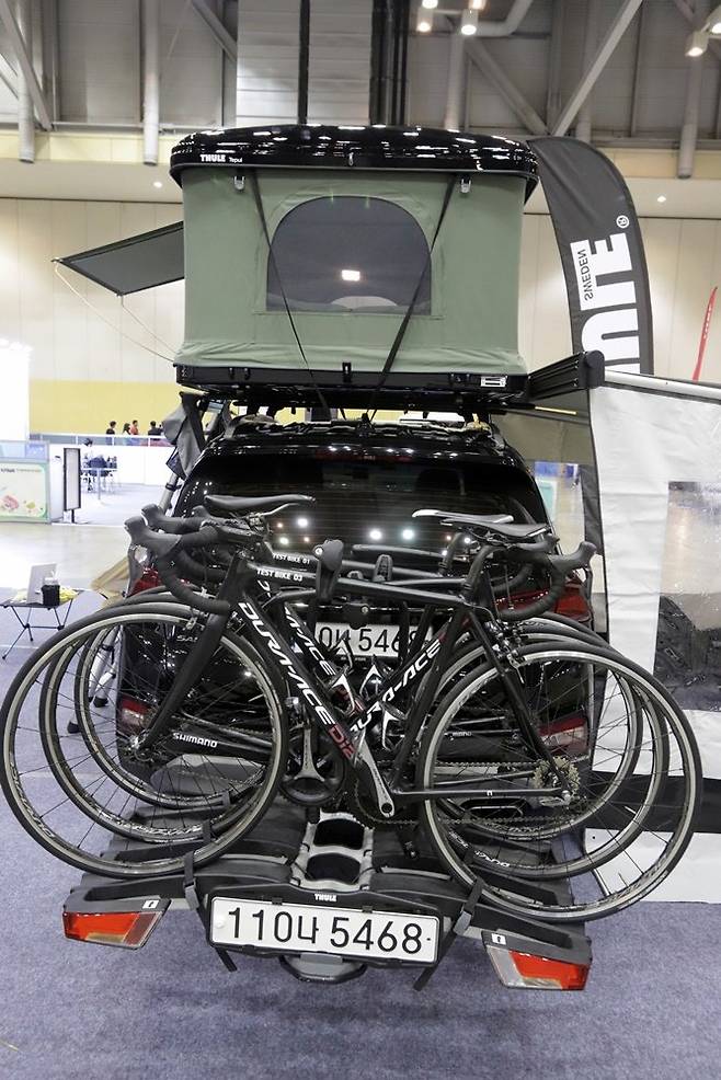 기존 번호판이 가릴 경우, 추가 번호판을 발급 받아 자전거 캐리어에 장착해야 한다