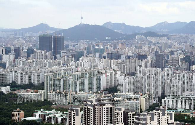 An apartment complex in Seoul’s Gangnam District is pictured. (Yonhap News)