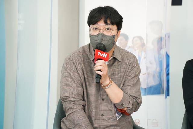 '응답하라' 시리즈와 '슬기로운 감빵생활'을 비롯해 '슬기로운 의사생활' 시리즈를 연출한 신원호 PD. tvN 제공