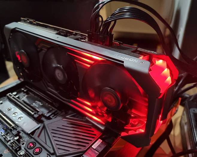 파워컬러 라데온 RX 6700 XT 레드데빌