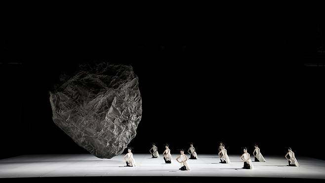 A scene from “Sanjo,” presented by the National Dance Company of Korea (National Theater of Korea)