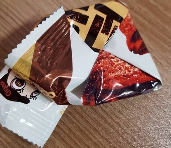 딱지로 만든 과자봉지. 온라인커뮤니티 캡처