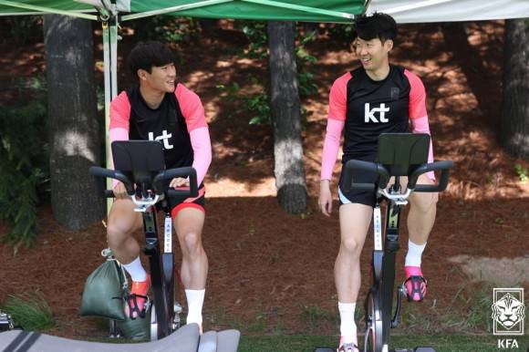 정상빈(왼쪽), 손흥민. ⓒ대한축구협회