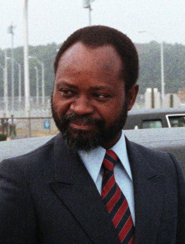 모잠비크 초대 대통령 사모라 마셸. 그의 사인은 공식적으론 사고사지만, 테러 의혹은 지금도 여전하다. 위키피디아.