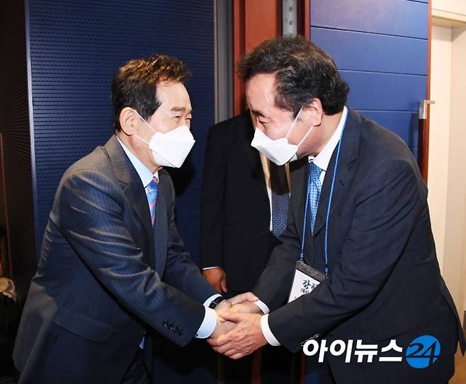 정세균 전 국무총리(좌)와 이낙연 전 더불어민주당 대표(우). [사진=김성진 기자]