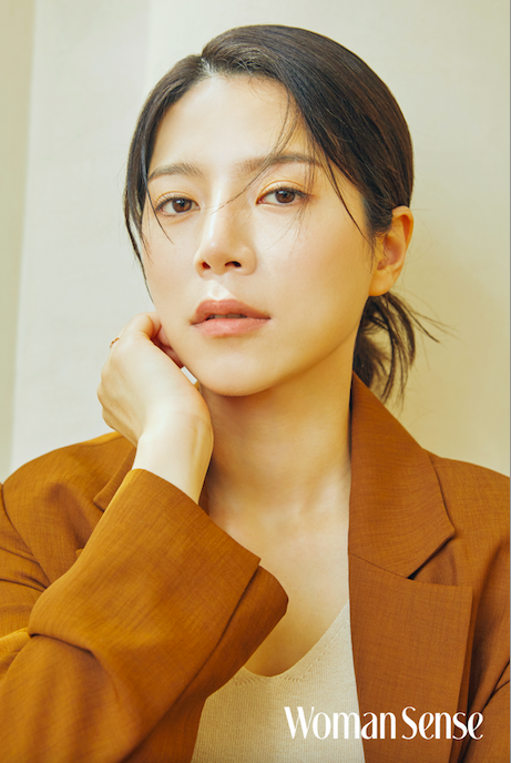 Singer yang ji-eun caught the eye with a neat atmosphere.The monthly magazine Woman Sense released a pictorial interview with Yang Ji-eun, who was selected as Jin in TV Chosun Tomorrow is Mistrot 2 (hereinafter referred to as Mistrot 2) following singers Song Ga-in and Lim Young-woong.In the open photo, Yang ji-eun dressed in a simple mood costume and created a neat atmosphere.I have been a fan of someone, but I have never thought that someone will be a fan of me, said Yang Ji-eun, who said of his daily life after winning Mistrot 2.Yang Ji-eun also revealed why he turned from Korean classical music to trot singer.The recovery period has been prolonged after kidney donation to my father, who was sentenced to a deadline for diabetes complications, he said.When I sang songs, I had to forget the music because it was difficult to do Korean traditional music that was powered by Danjeon, he said. I accidentally challenged the music again after seeing Mistrot 1.Yang ji-eun also expressed affection for Husband, a Dentist, as a person who prays for my happiness more than me.Thank you to Husband, who quit the Office for me and is committed to parenting, he said.On the other hand, yang ji-eun made his official debut with Savage Taste made by Cho Young-soo in May.Woman Sense.