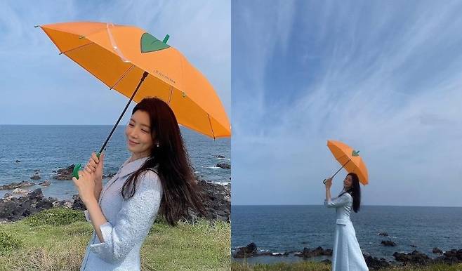 Actor Yoon Se-ah has caught the eye by revealing the current status of his work in Jeju Island.On the 25th, Yoon Se-ah posted two photos on his Instagram with the article Watch your eyes ...! # Jeju Sea during shooting.The photo shows the figure of Yoon Se-ah posing with an umbrella in the background of Jeju Sea.The appearance of Yoon Se-ah, who shows his elegant figure in a simple costume with his rich hair scattered in the wind, induces admiration.Fans responded that they were too beautiful, there is no work and a picture.Meanwhile, Yoon Se-ah will find her fans through the JTBC drama Snowball: Snowdrop.
