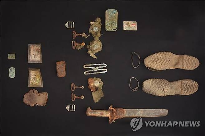 철원 화살머리고지 유품 보존처리 시작 (서울=연합뉴스) 문화재청 국립문화재연구소가 철원군 비무장지대(DMZ) 내 화살머리고지 일대에서 발굴해 수습된 한국전쟁 전사자 유품 313건의 보존처리를 시작한다고 25일 밝혔다. 사진은 보존처리 대상 유품. [문화재청 제공. 재판매 및 DB 금지] photo@yna.co.kr