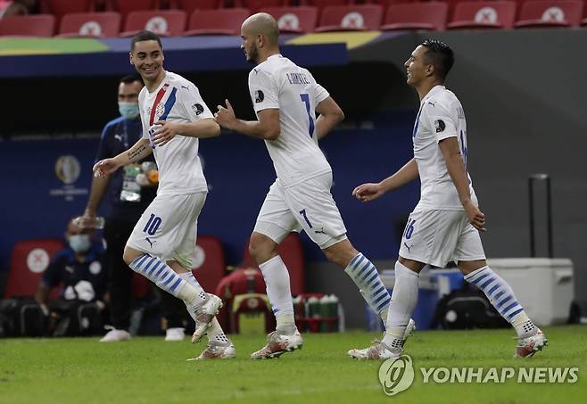 득점 후 기뻐하는 알미론(왼쪽) [AP=연합뉴스]