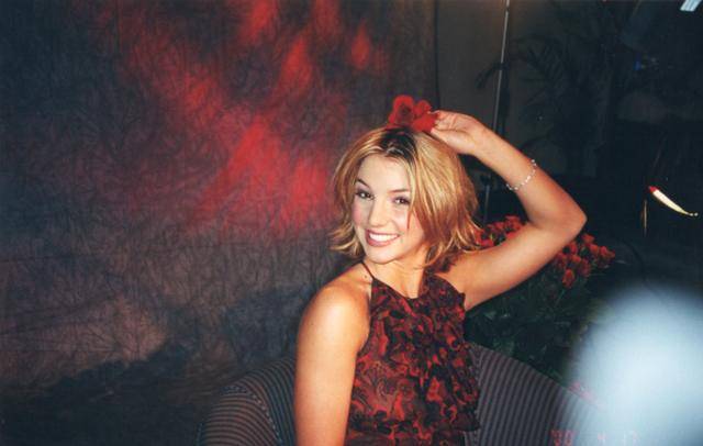 브리트니 스피어스는 옛 명성을 되찾았으나 정상인 대우를 받지 못하고 있다. 법적 후견인인 아버지가 그의 몸과 정신 상태를 주시하고 재산을 관리하고 있다. Red Arrow Studios International GmbH 제공