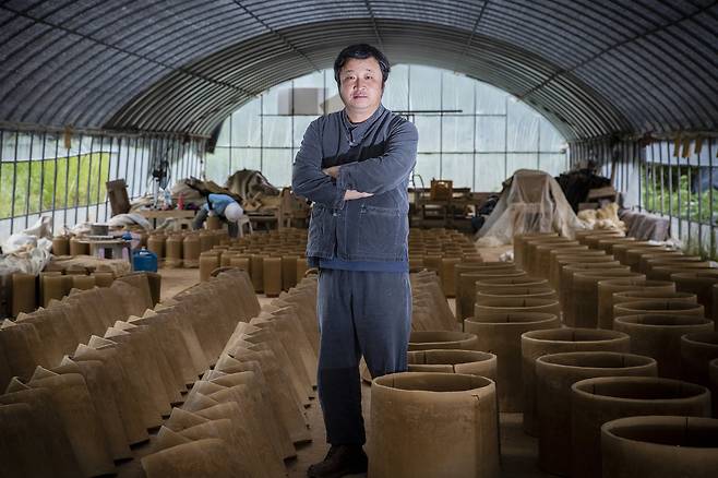 김창대 제와장은 국내 유일의 국가무형문화재 제와장이다.