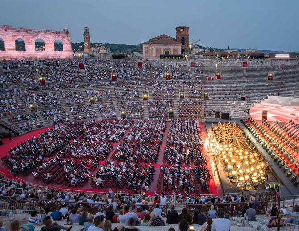 이탈리아 아레나 디 베로나 오페라 페스티벌이 지난 19일(현지시간) ‘아이다’ 콘서트와 함께 개막했다.  베로나 페스티벌 공식 페이스북