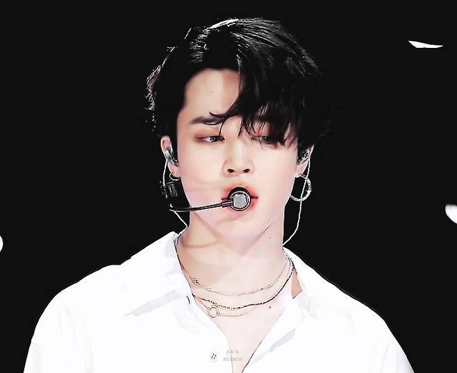 지민이 나이가 든 적이 있던가..방탄소년단 지민, 동안 리즈 미모+아이코닉 블랙 헤어 'Young Forever'